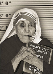 Obviamente, la Madre Teresa de Calcuta nunca fue detenida por la policía. Es una foto falsa, un fake.